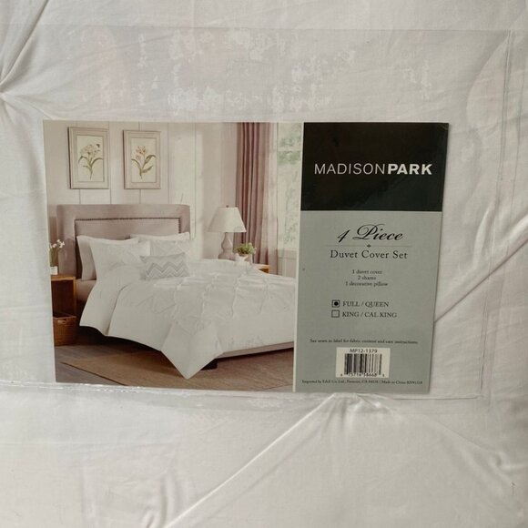 Madison Park NWOT 4 Pc F/Q White Duvet Cover Set with Grey and Beige Trim Glam - Picture 2 of 4